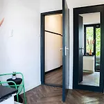 Cozy W Shared Kitchen, Fast Wifi Near Station * טילבורג