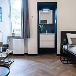 בית נופש Cozy W Shared Kitchen, Fast Wifi Near Station *