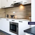 Cozy W Shared Kitchen, Fast Wifi Near Station *