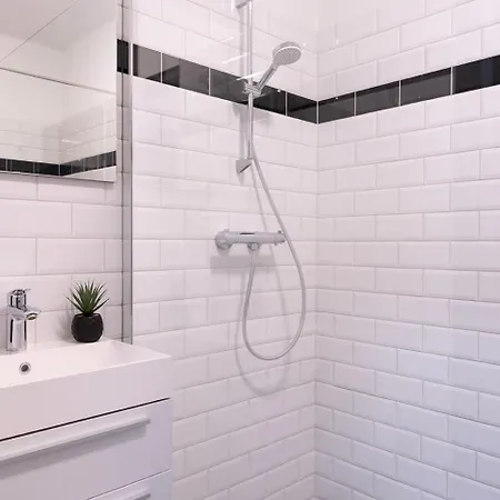 Cozy W Shared Kitchen, Fast Wifi Near Station Σπίτι διακοπών *