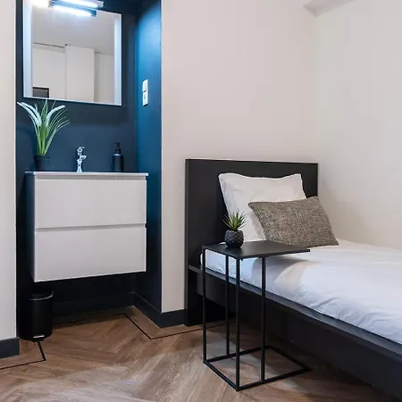 Cozy W Shared Kitchen, Fast Wifi Near Station *