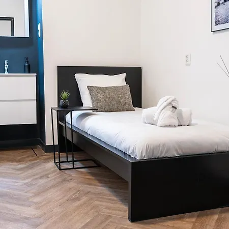Σπίτι διακοπών Cozy W Shared Kitchen, Fast Wifi Near Station Τίλμπουργκ