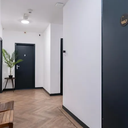 Basic With Social Kitchen And Wifi Access *