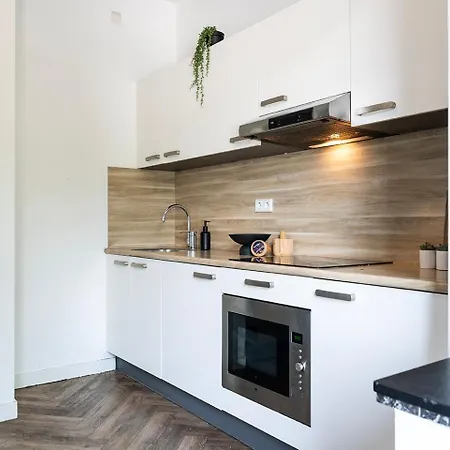 Cozy W Shared Kitchen, Fast Wifi Near Station