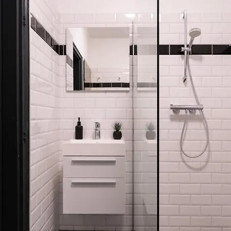 Hébergement de vacances Cozy W Shared Kitchen, Fast Wifi Near Station *