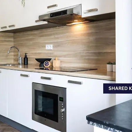 Basic With Social Kitchen And Wifi Access 튈뷔르흐
