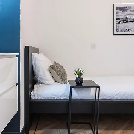 Cozy W Shared Kitchen, Fast Wifi Near Station Hébergement de vacances *