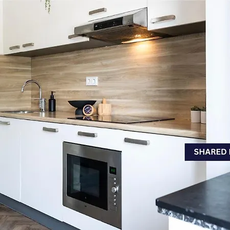 Cozy W Shared Kitchen, Fast Wifi Near Station *