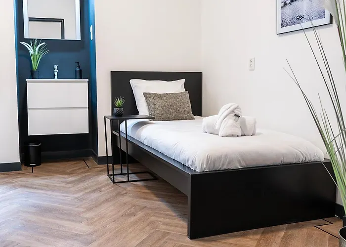 Σπίτι διακοπών Cozy W Shared Kitchen, Fast Wifi Near Station Τίλμπουργκ