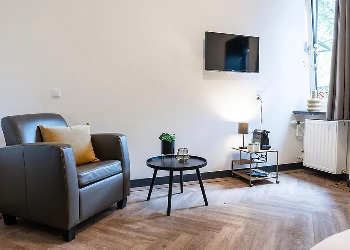 بيت للعطل Cozy W Shared Kitchen, Fast Wifi Near Station