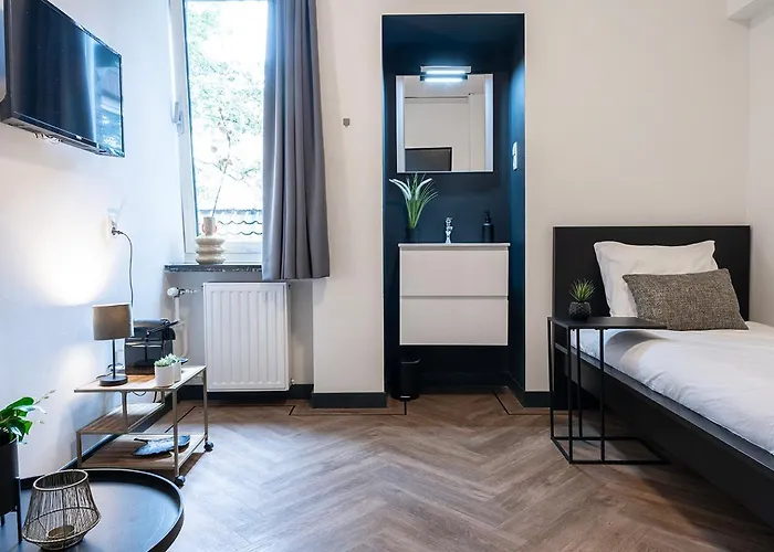 بيت للعطل Cozy W Shared Kitchen, Fast Wifi Near Station *