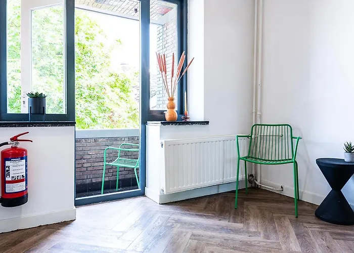 Cozy W Shared Kitchen, Fast Wifi Near Station بيت للعطل