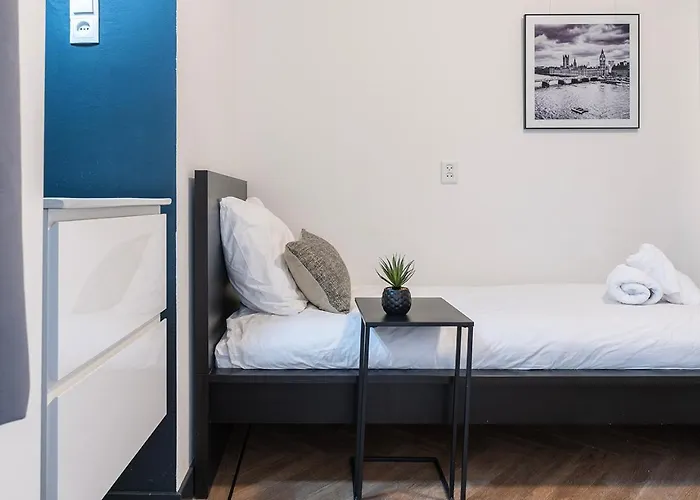 Cozy W Shared Kitchen, Fast Wifi Near Station بيت للعطل *