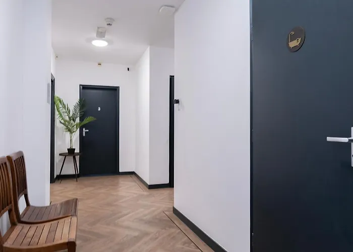 Cozy W Shared Kitchen, Fast Wifi Near Station *