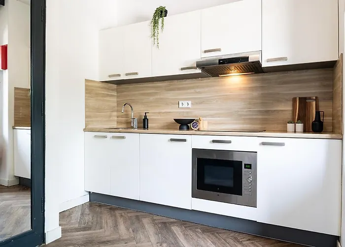 Cozy W Shared Kitchen, Fast Wifi Near Station Vakantiehuis